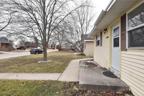 $1,800 | 3042 Hamlin Avenue, Mount Pleasant, WI 53403