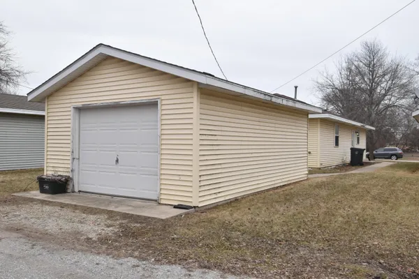 $1,800 | 3042 Hamlin Avenue, Mount Pleasant, WI 53403