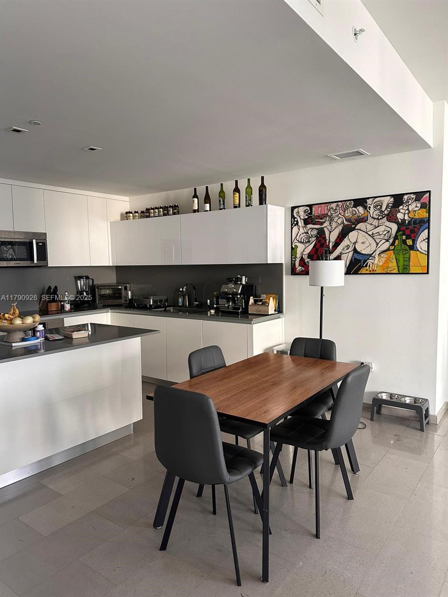 88 Southwest 7th Street, Unit 810 Miami, FL 33130 - Photo 2 of 10 Photo 2