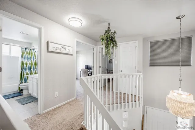 a view of entryway with livingroom