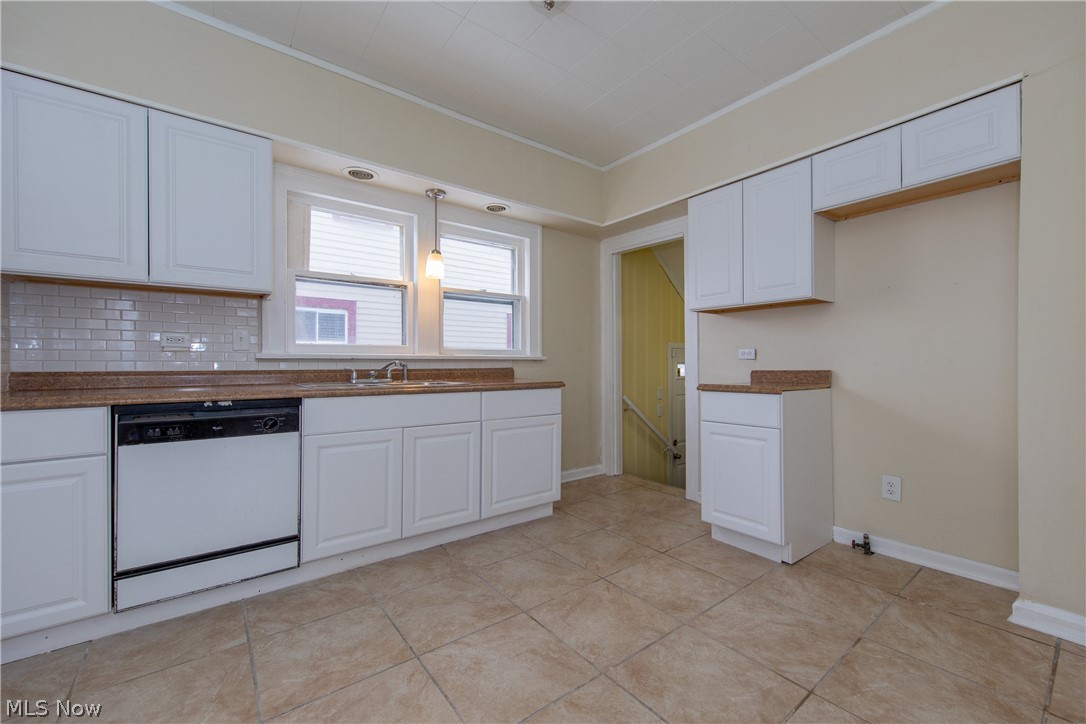 3349 Sylvanhurst Road Cleveland Heights, OH 44112 - Photo 5 of 21