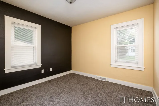 $299,900 | 52 Holly Street Southwest, Grand Rapids, MI 49548