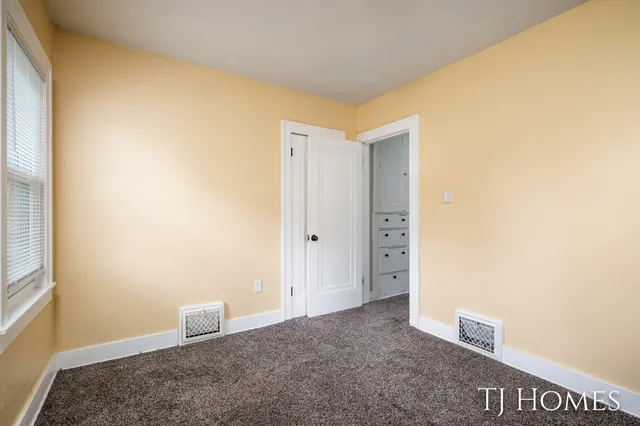 $299,900 | 52 Holly Street Southwest, Grand Rapids, MI 49548