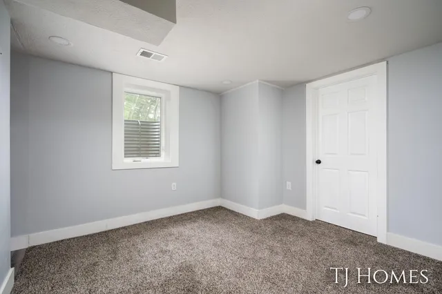 $299,900 | 52 Holly Street Southwest, Grand Rapids, MI 49548