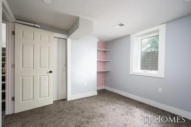 $299,900 | 52 Holly Street Southwest, Grand Rapids, MI 49548