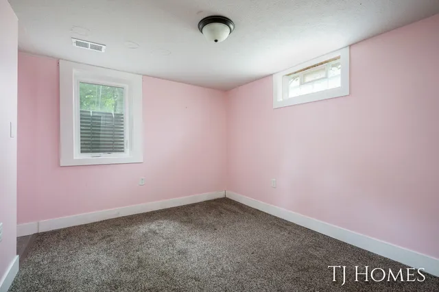 $299,900 | 52 Holly Street Southwest, Grand Rapids, MI 49548