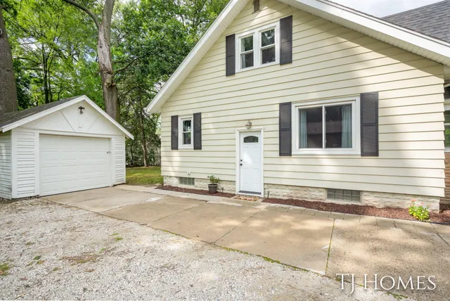 $299,900 | 52 Holly Street Southwest, Grand Rapids, MI 49548