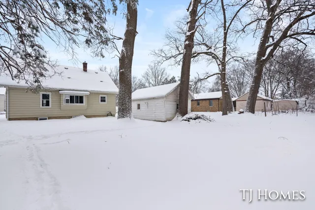 $299,900 | 52 Holly Street Southwest, Grand Rapids, MI 49548