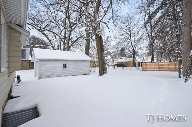 $299,900 | 52 Holly Street Southwest, Grand Rapids, MI 49548