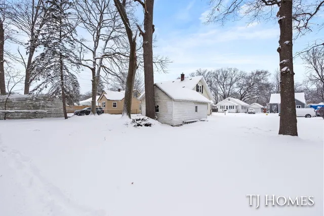 $299,900 | 52 Holly Street Southwest, Grand Rapids, MI 49548