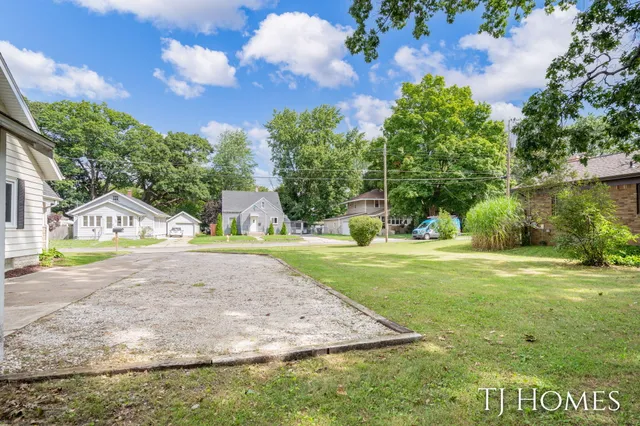 $299,900 | 52 Holly Street Southwest, Grand Rapids, MI 49548