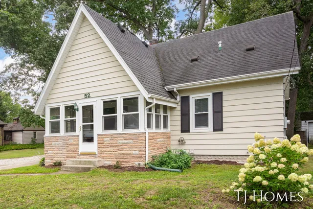 $299,900 | 52 Holly Street Southwest, Grand Rapids, MI 49548