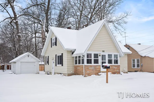 $299,900 | 52 Holly Street Southwest, Grand Rapids, MI 49548