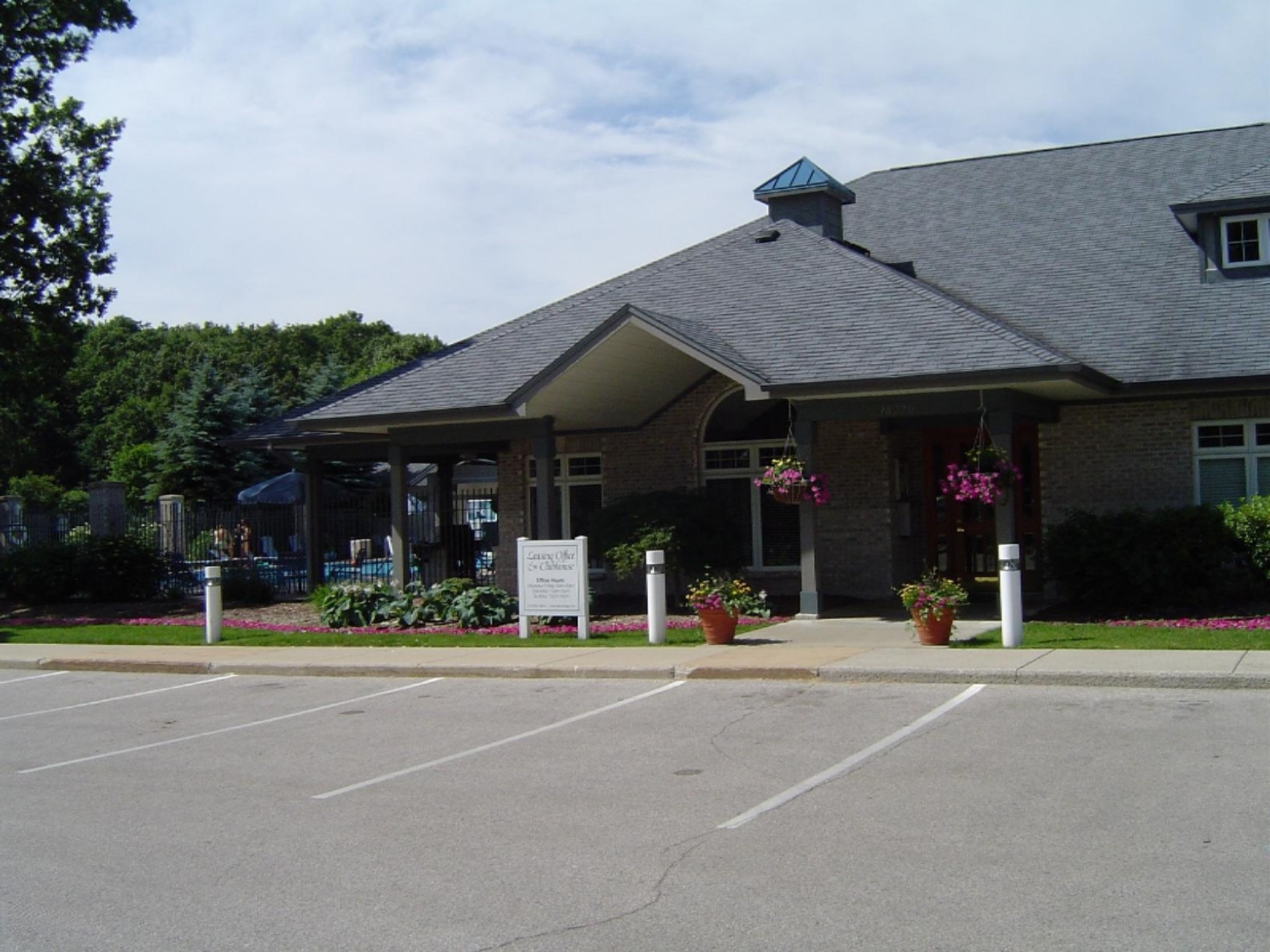 18400-13 North Ridge Court Spring Lake, MI 49456 - Photo 11 of 17 Exterior of Clubhouse