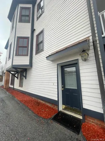 $1,900 | 36 East Main Street, Unit 1, Beacon, NY 12508