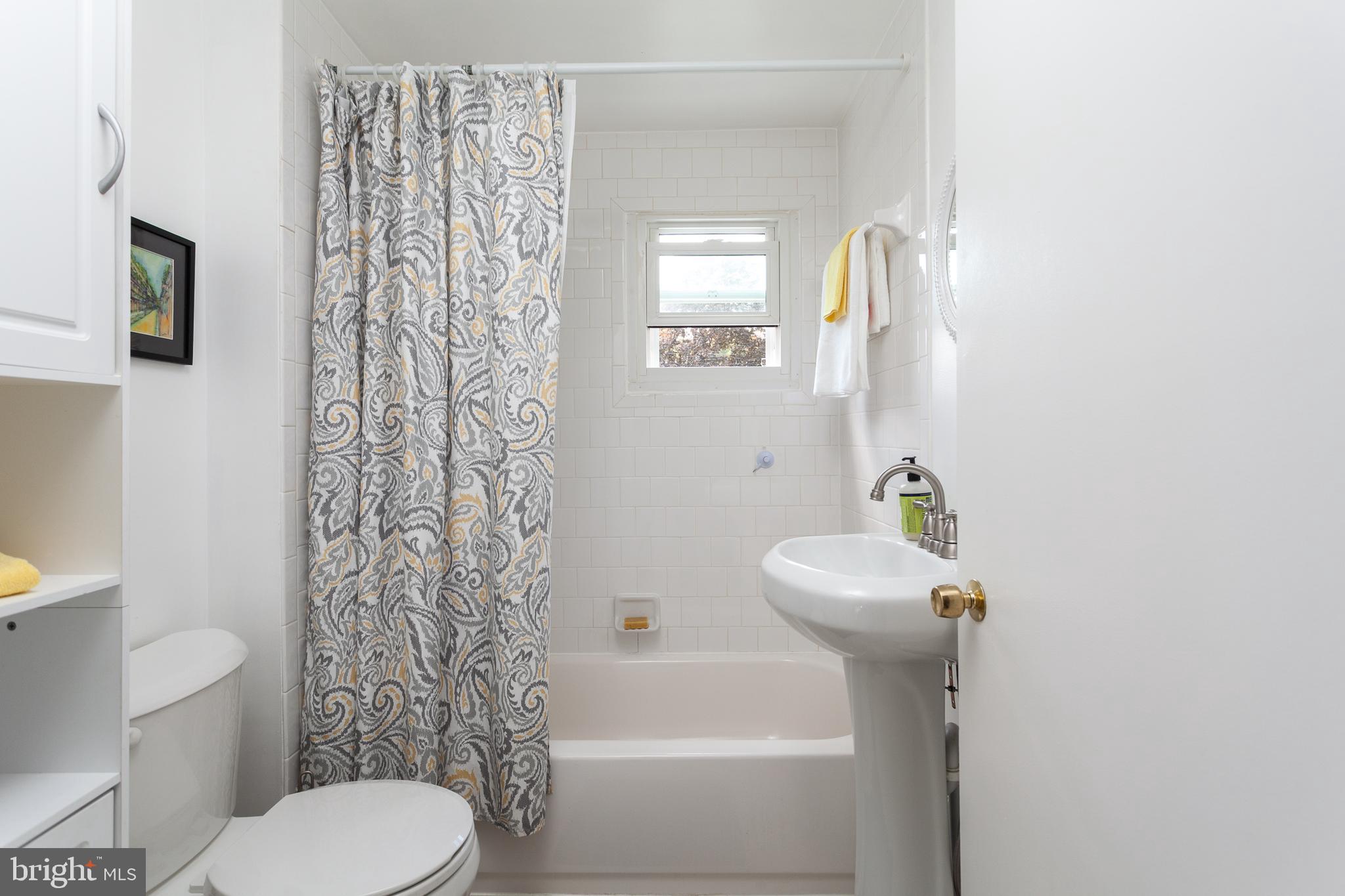 225 Homevale Road Reisterstown, MD 21136 - Photo 18 of 27 2nd floor full bath