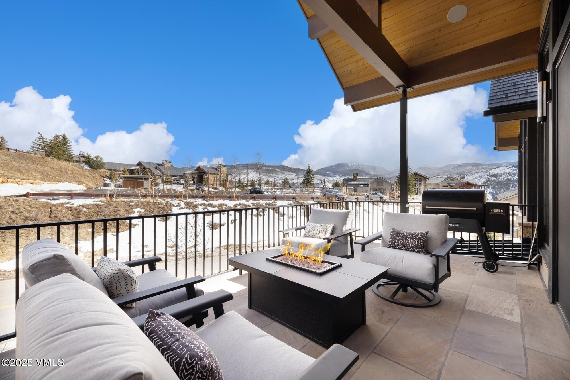 100 Legends Drive, Unit D Edwards, CO 81632 - Photo 16 of 37 a living room with patio furniture and a potted plants