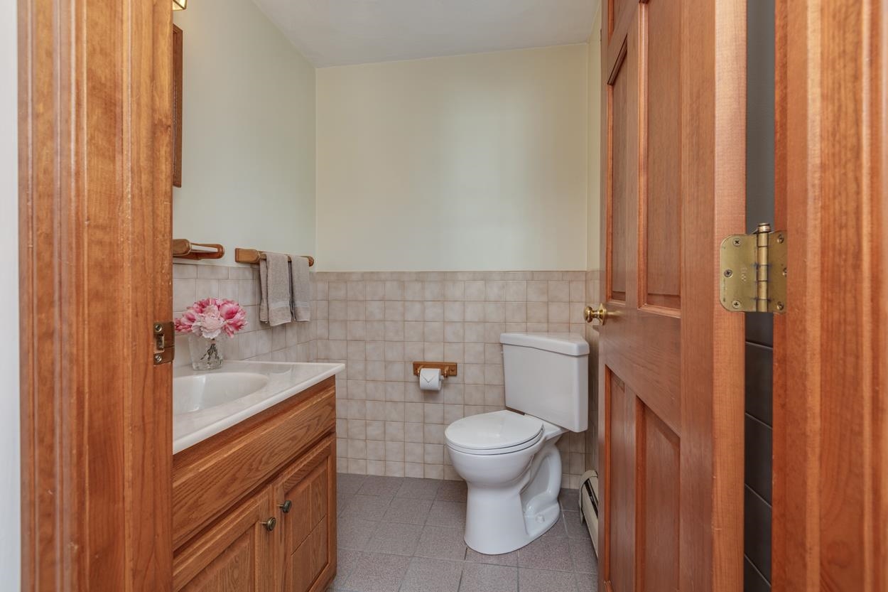 71 S Road Deerfield, NH 03037 - Photo 11 of 40
