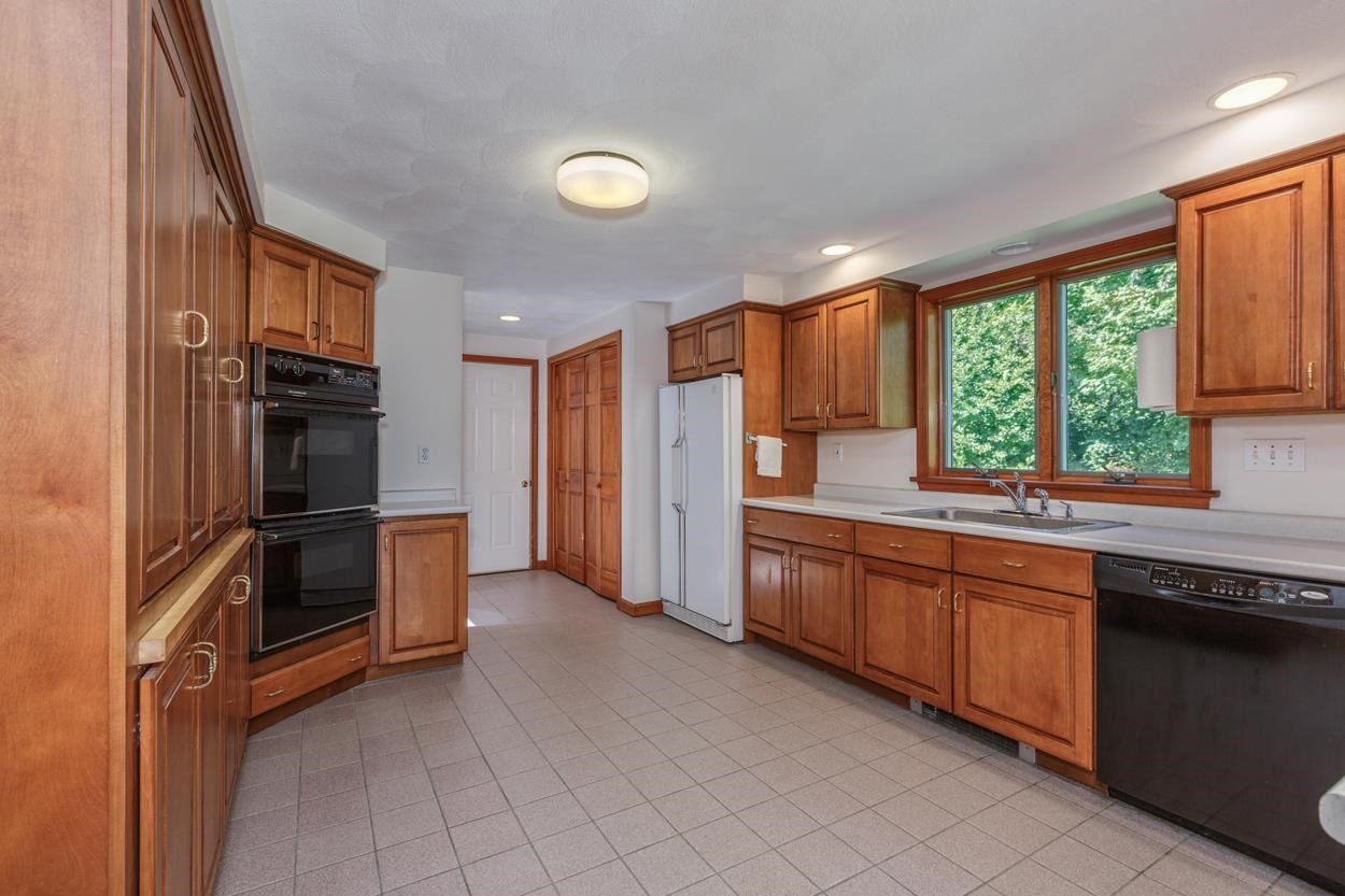 71 S Road Deerfield, NH 03037 - Photo 13 of 40