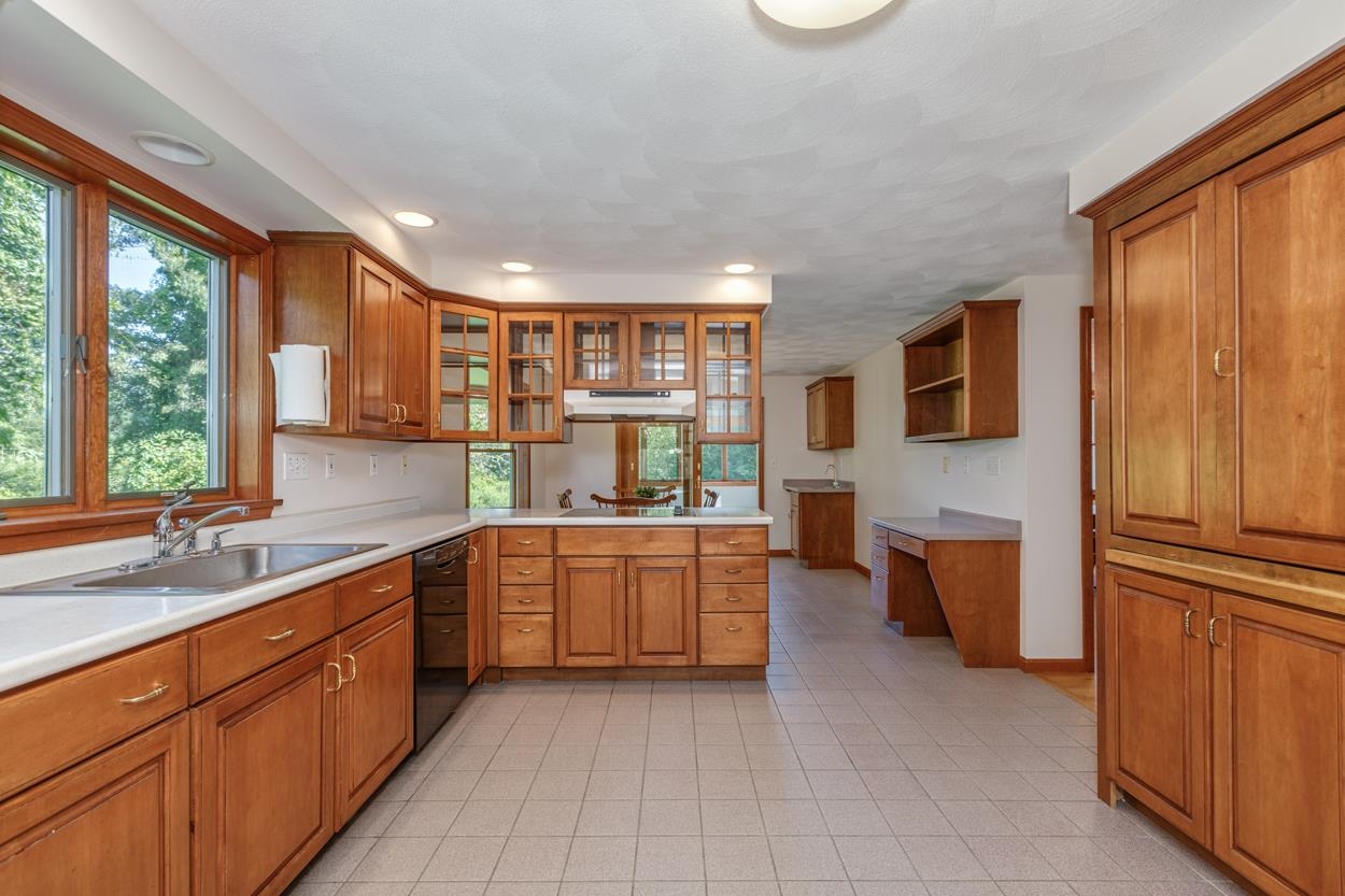 71 S Road Deerfield, NH 03037 - Photo 24 of 40