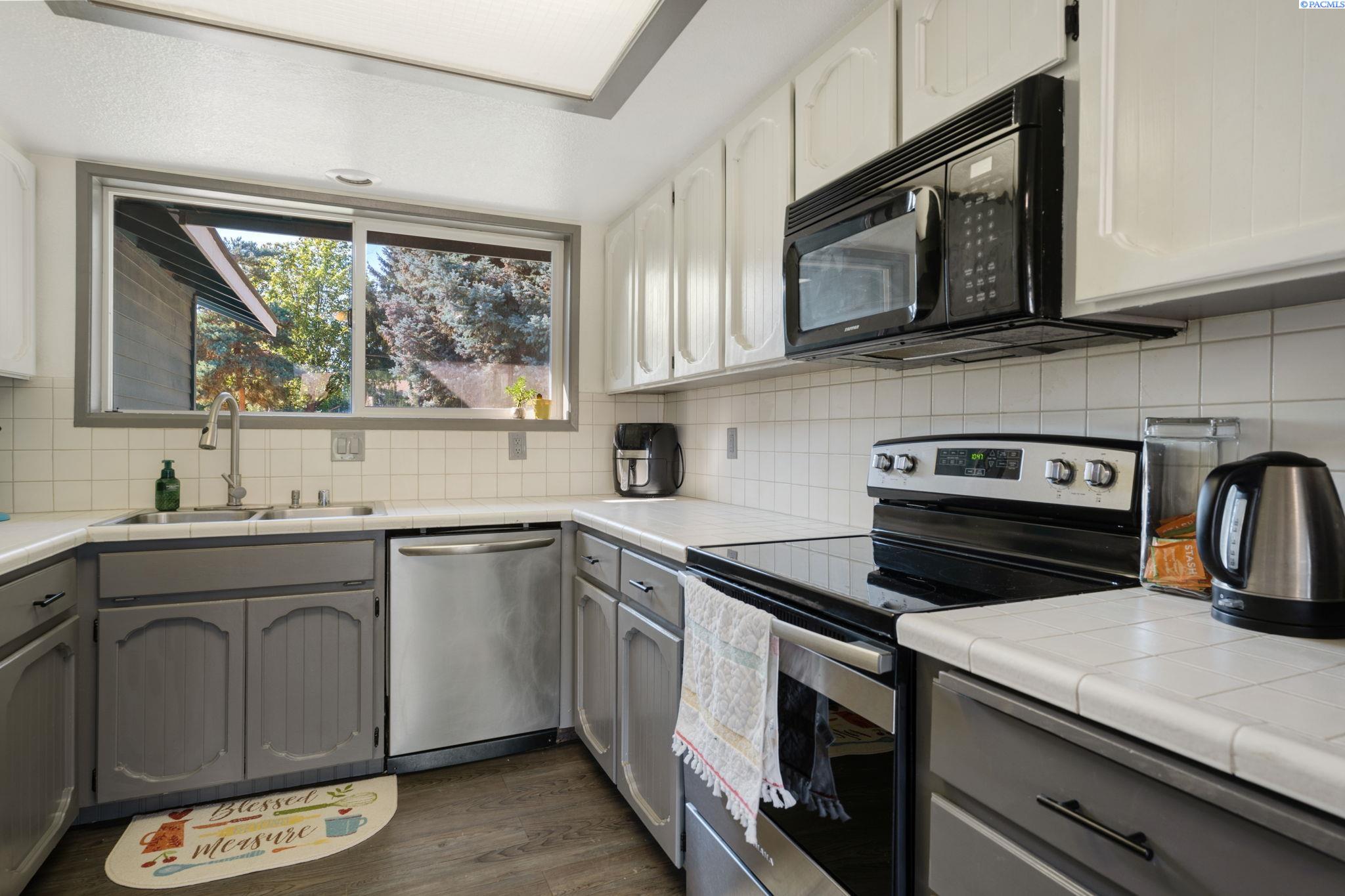 103102 East Vaca Road Kennewick, WA 99338 - Photo 9 of 44 Gallery Image 9