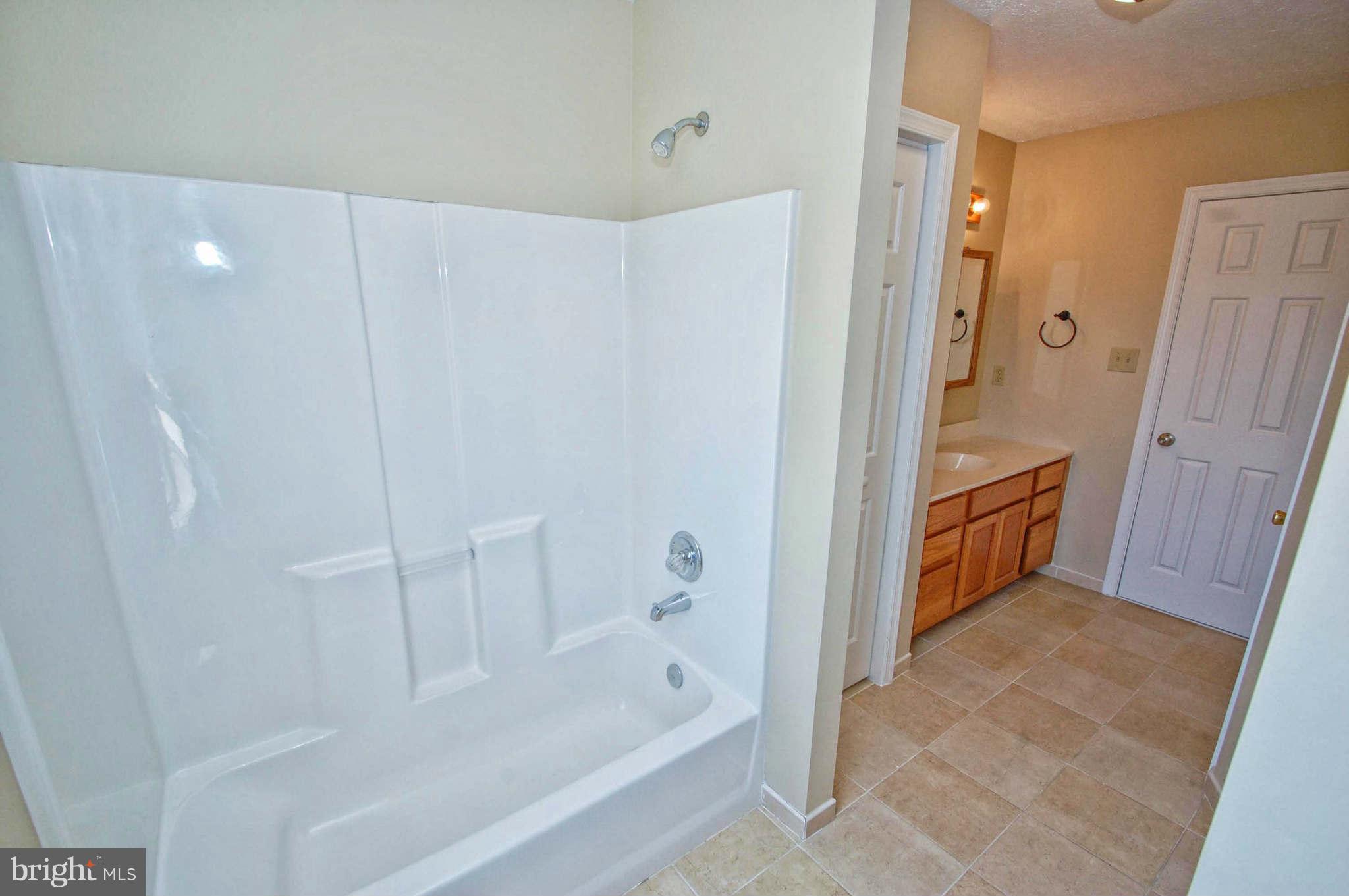 117 Canyon Road Winchester, VA 22602 - Photo 13 of 30 Bath
