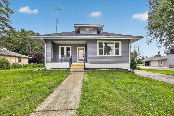 $324,900 | 524 East Oak Street, Juneau, WI 53039
