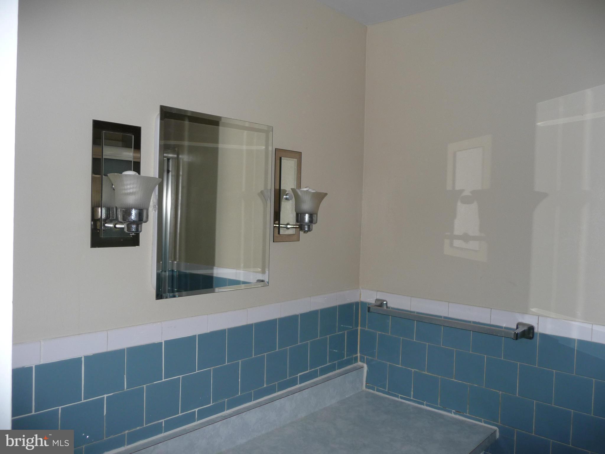 3820 Bel Pre Road, Unit 272 Silver Spring, MD 20906 - Photo 23 of 27 Full Bath with Tub