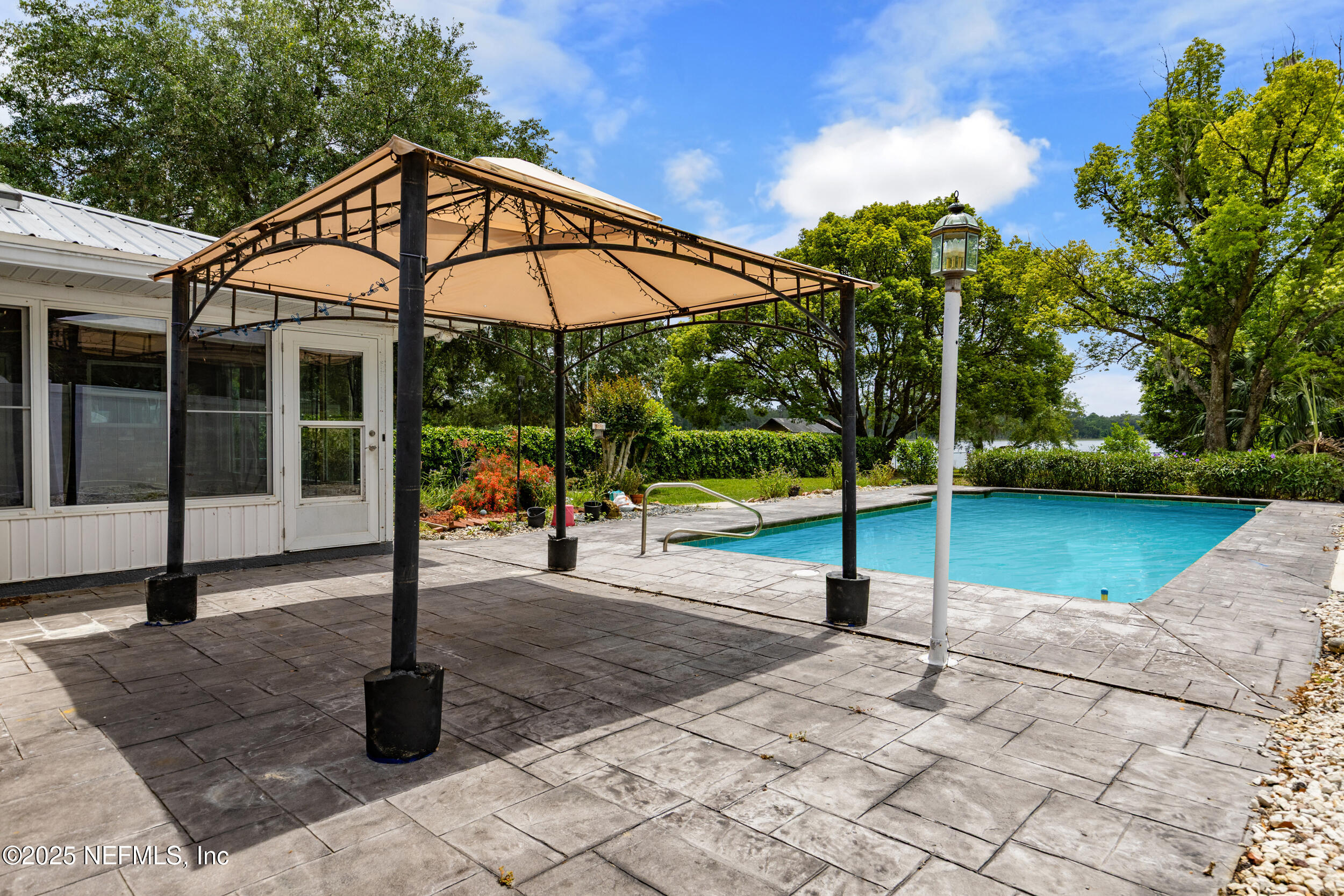 49 Nelsons Point Keystone Heights, FL 32656 - Photo 26 of 34 a view of a street with potted plants