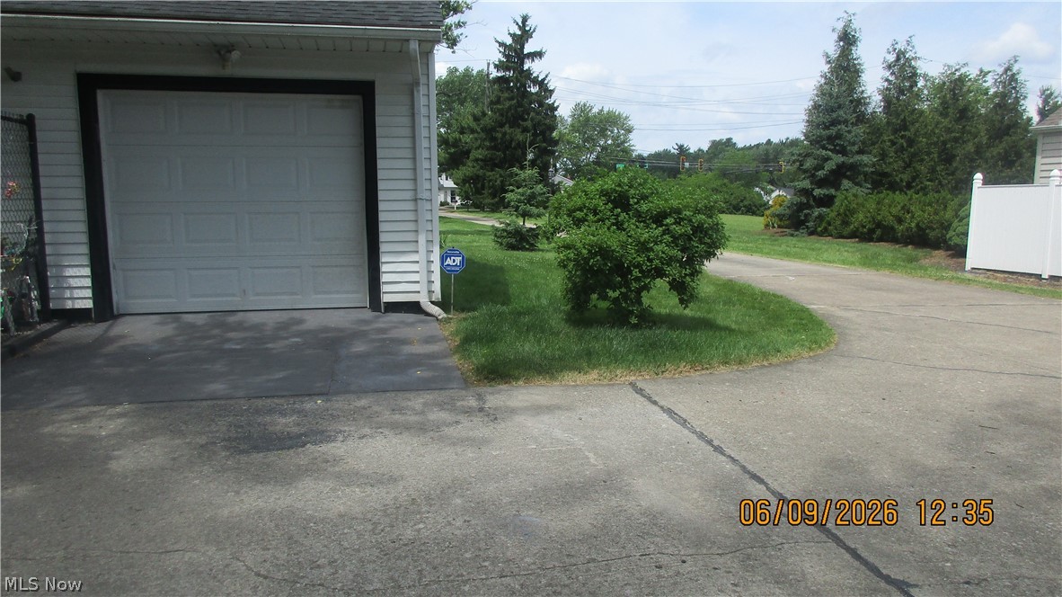 15381 Howe Road Strongsville, OH 44136 - Photo 5 of 50
