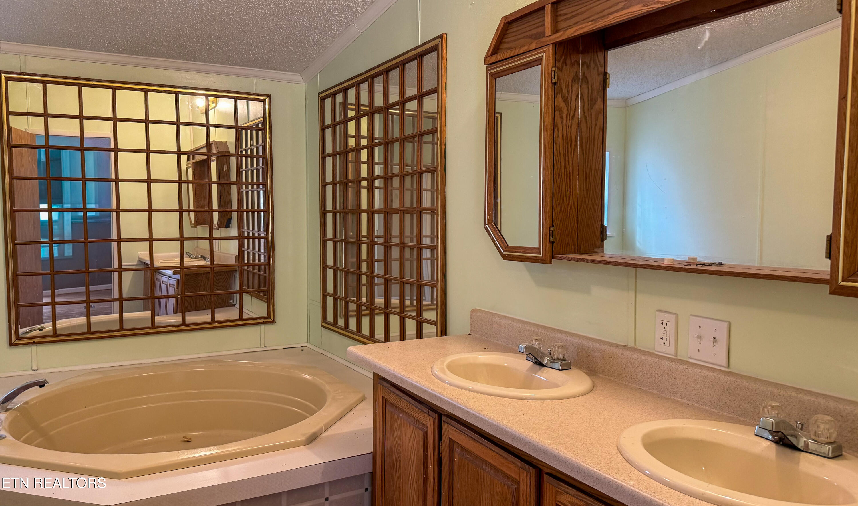 135 Harold Brooks Lane Oneida, TN 37841 - Photo 13 of 26 IMG_1015