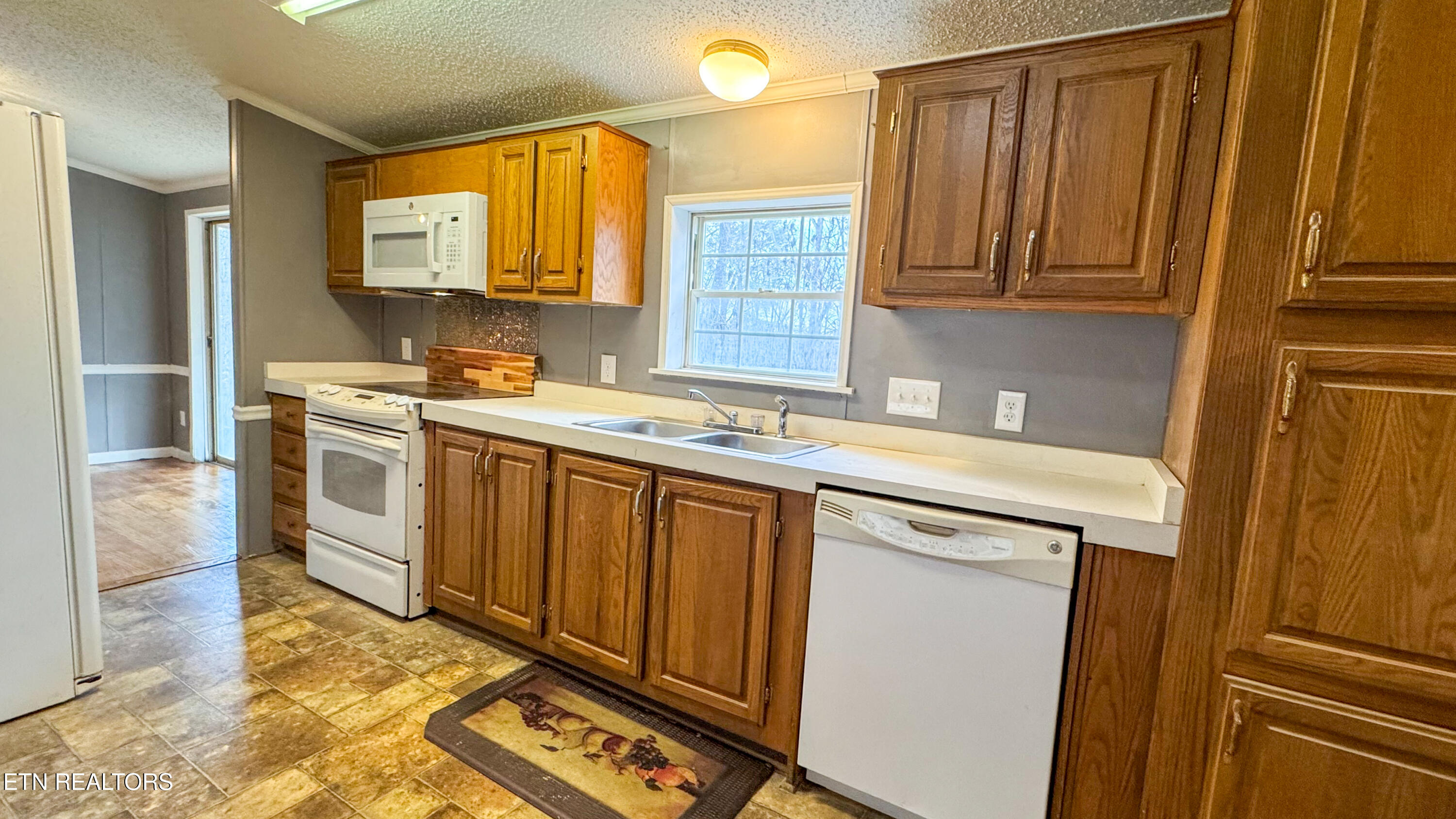 135 Harold Brooks Lane Oneida, TN 37841 - Photo 15 of 26 IMG_1025