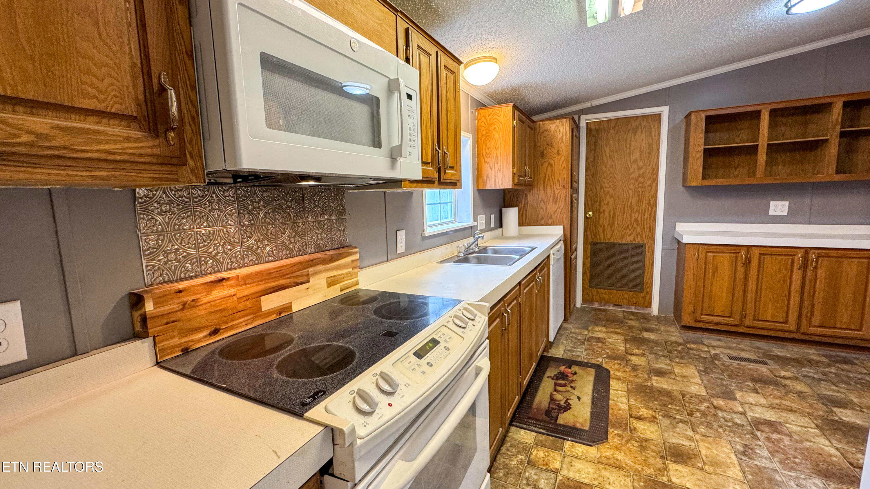 135 Harold Brooks Lane Oneida, TN 37841 - Photo 17 of 26 IMG_1029