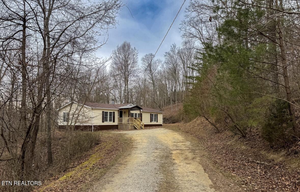 135 Harold Brooks Lane Oneida, TN 37841 - Photo 6 of 26 IMG_1085