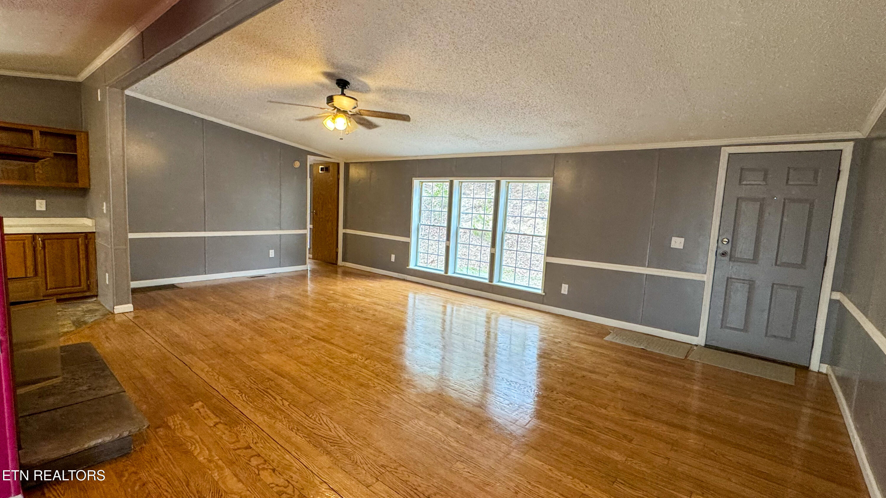 135 Harold Brooks Lane Oneida, TN 37841 - Photo 8 of 26 IMG_1031