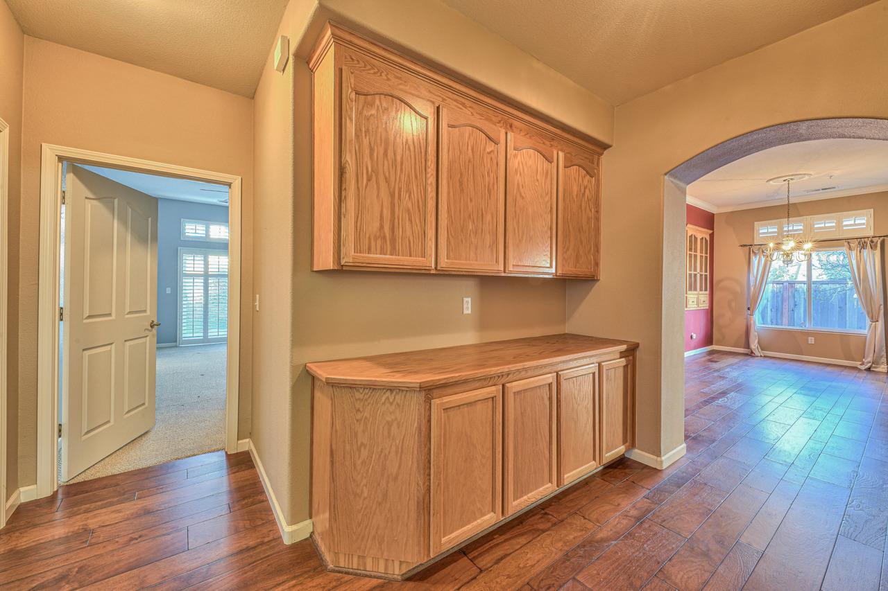 20 Glen Falls Circle Salinas, CA 93906 - Photo 20 of 37 a view of a kitchen with electric appliances