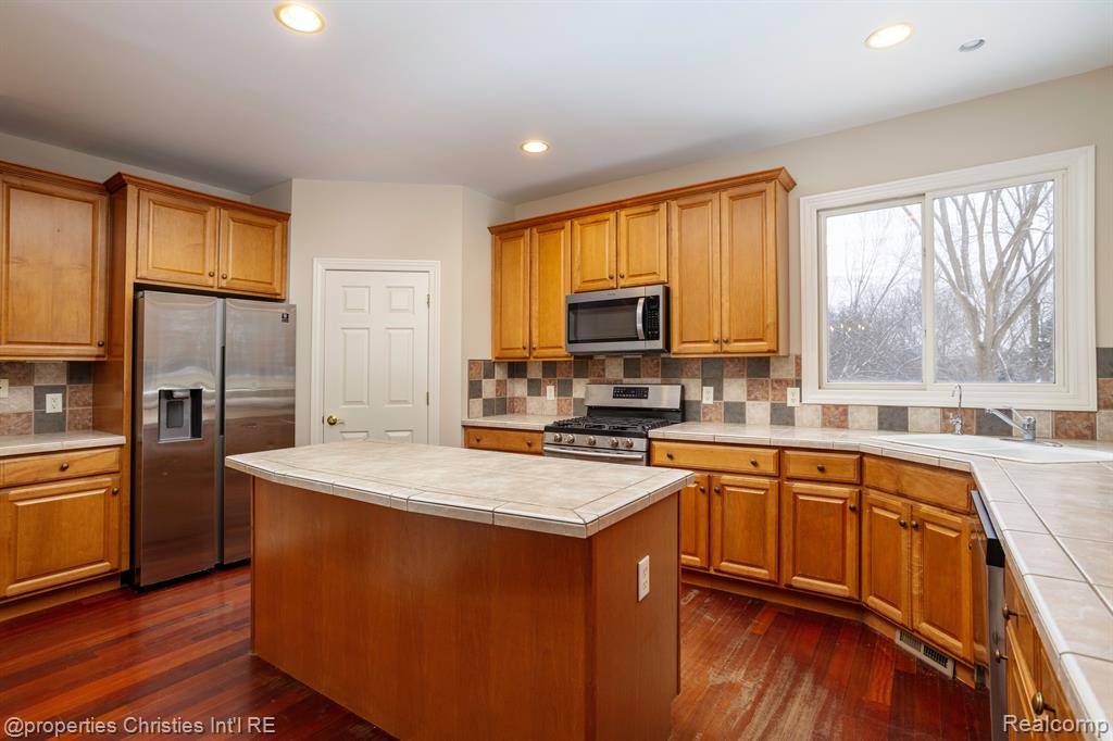 1101 Pine Ridge Road Milford, MI 48380 - Photo 20 of 54