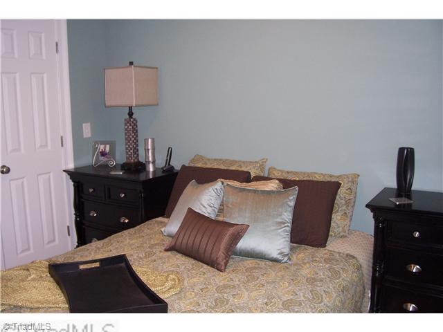 421 Scout Road Lexington, NC 27292 - Photo 8 of 16 2nd Bedroom. 2nd Bedroom w/ lakeviews.