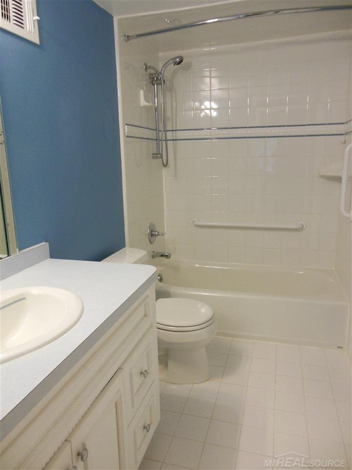 1695 Riverside Drive, Unit BUILDING 5 11 Rochester Hills, MI 48309 - Photo 7 of 26
