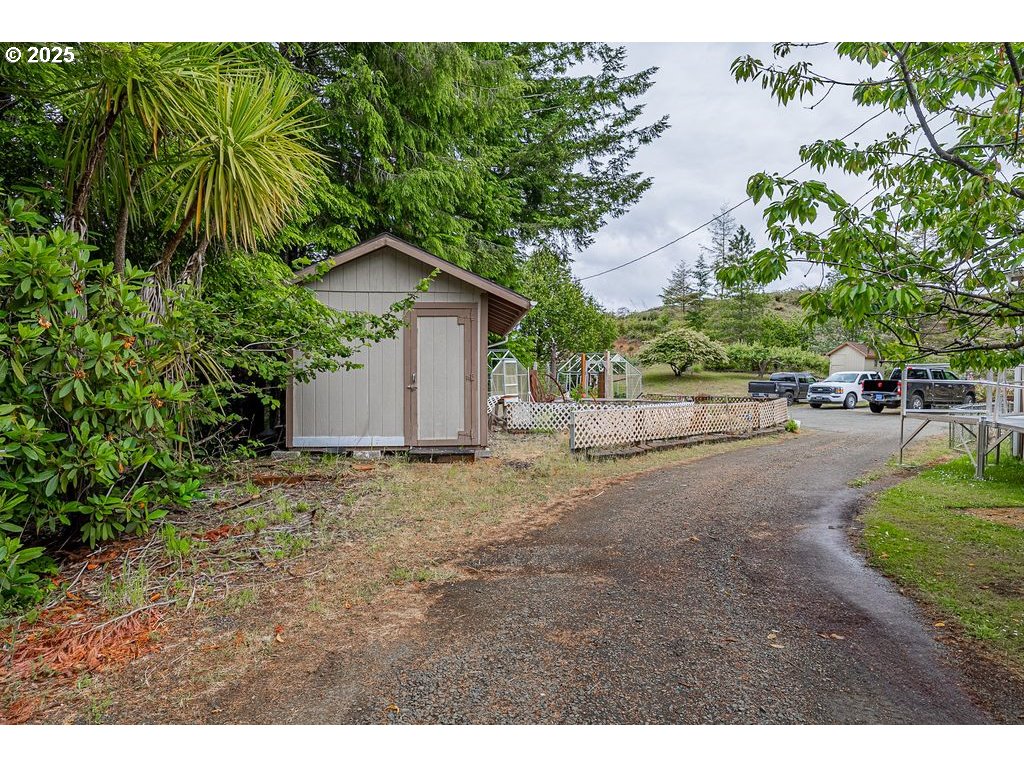 56379 Baker Road Coquille, OR 97423 - Photo 5 of 30 Gallery Image 5