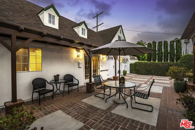 a view of a dinning tables and chairs in the patio