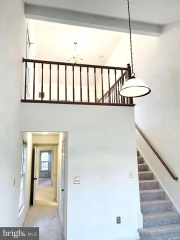 a view of a hallway with windows and entryway