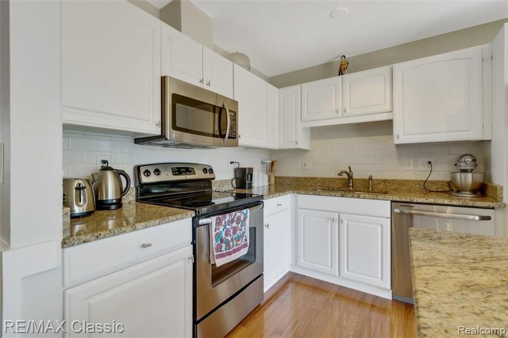 22566 Winfield Road Novi, MI 48375 - Photo 6 of 26