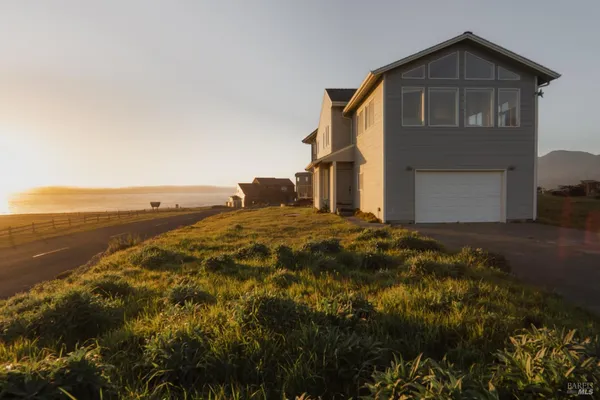 $685,000 | 5 Clam Court, Whitethorn, CA 95589