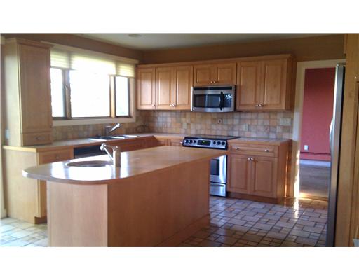 207 Old River Road Lincoln, RI 02865 - Photo 4 of 9 Kitchen.