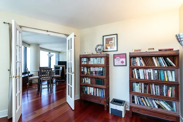 a livingroom with furniture and a book shelf