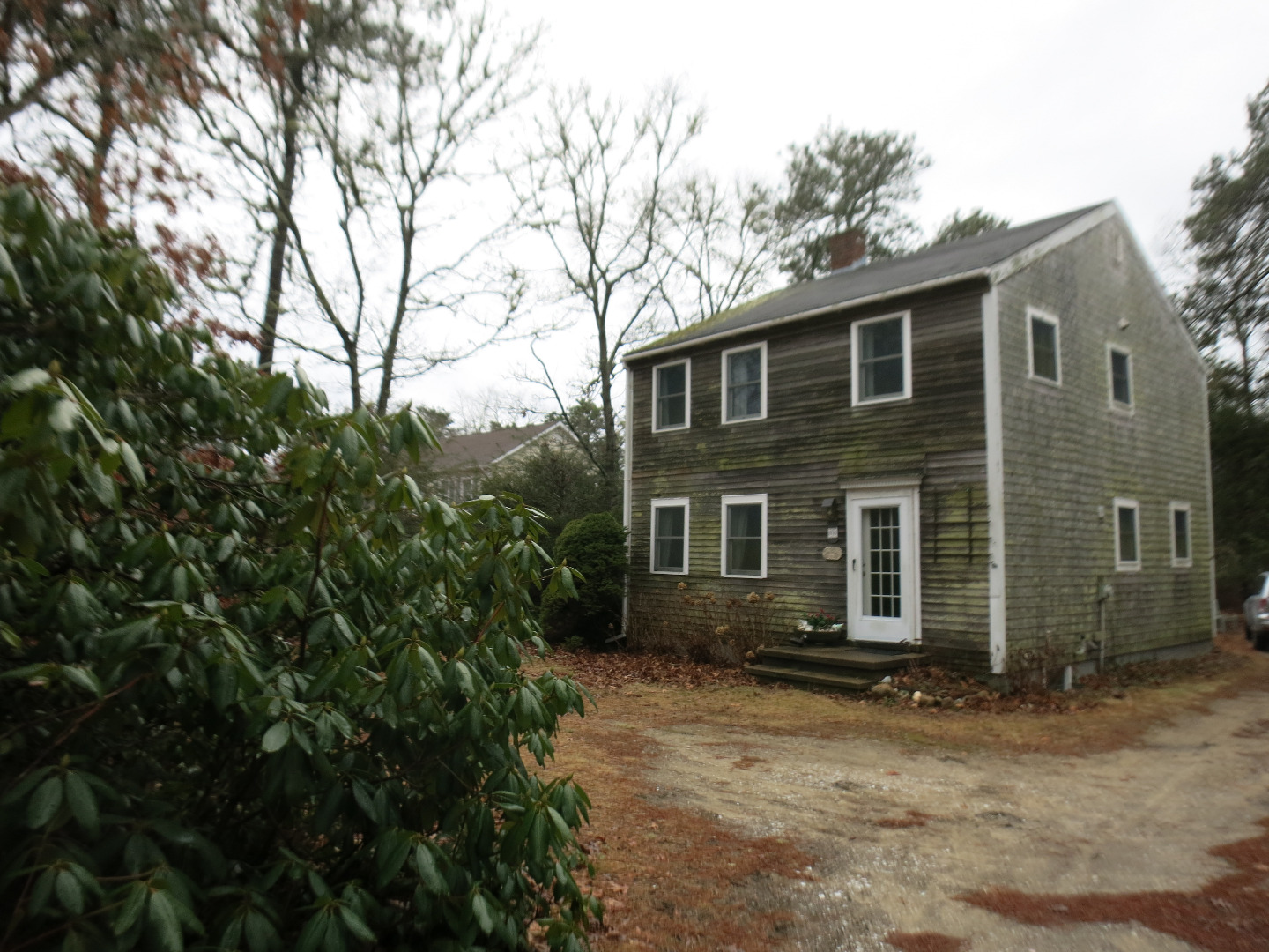 86 Marthas Road Edgartown, MA 02539 - Photo 2 of 25 a front view of a house with a garden