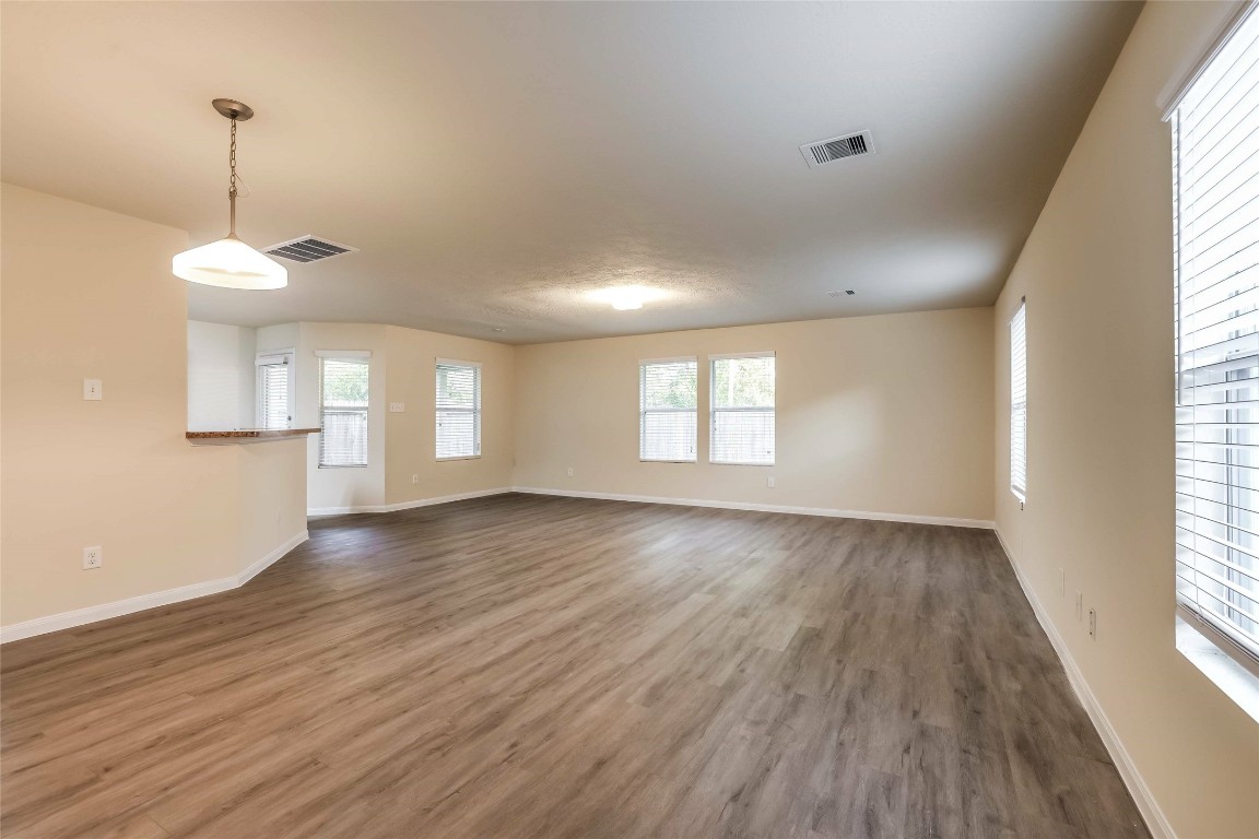 5407 Rio San Juan Street Rosharon, TX 77583 - Photo 9 of 17 Photos may be representative of the floor plan and not the exact home. Finishes, layout, and features of the actual property for lease may vary.