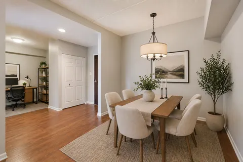 $339,000 | 105 Lakeview Drive, Unit 307, Bloomingdale, IL 60108
