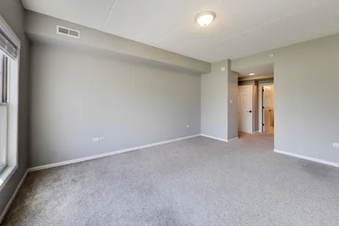 $339,000 | 105 Lakeview Drive, Unit 307, Bloomingdale, IL 60108